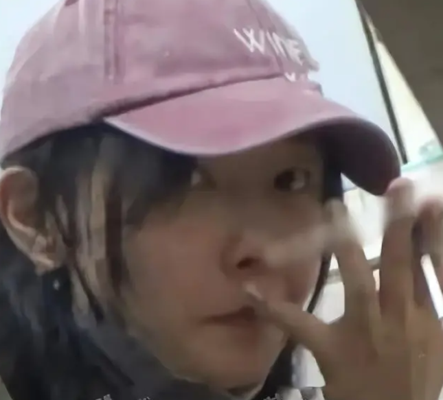 煙酒不離身，深夜聚餐照片曝光，白百何名字打分，解析