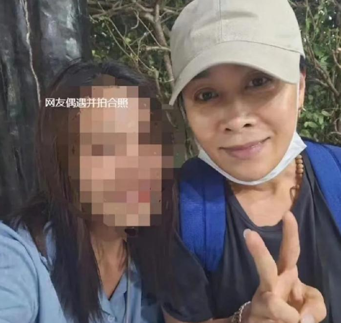 那英請辭音樂節后現身泰國度假，那英名字打分，解析