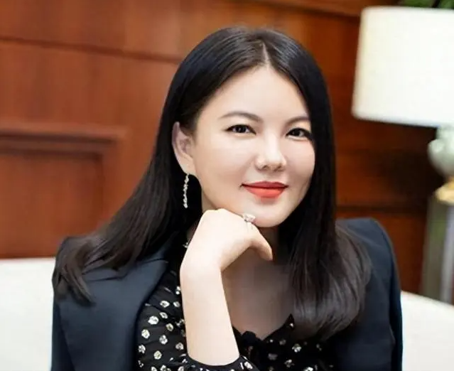 李湘宣布退休，李湘名字打分，解析