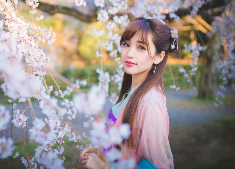 金莎帶00后男友上節目，金莎名字打分，解析