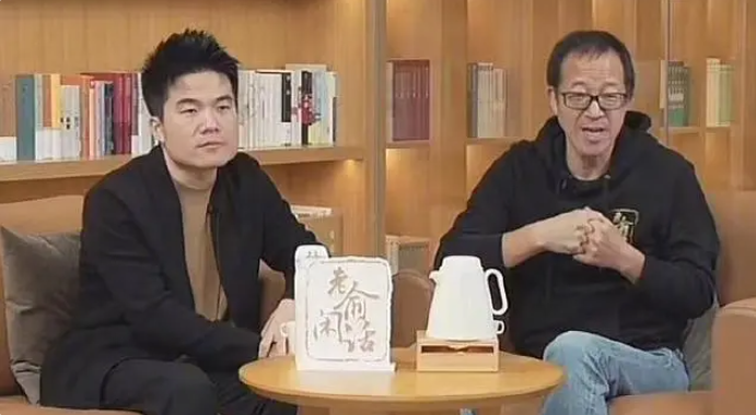 最新：董宇輝俞敏洪同臺直播，俞敏洪名字打分，解析