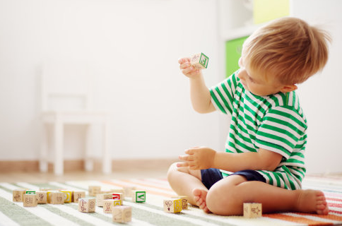 男孩起名丨出類拔萃的男寶寶高分名字，千金難買的男孩好名字