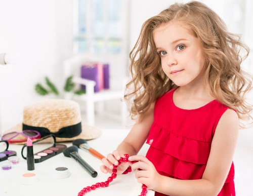 女孩起名：含吉祥寓意女寶寶名字，快為女孩挑！