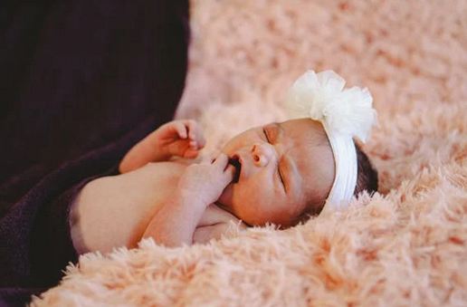 姓莫寶寶起名，莫姓女孩名字大全高雅