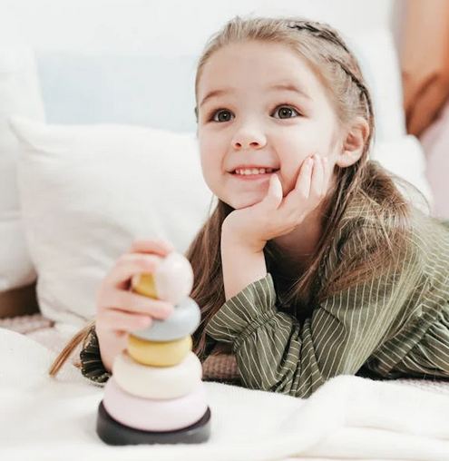 姓盛的女孩名字清冷2個字的有哪些？